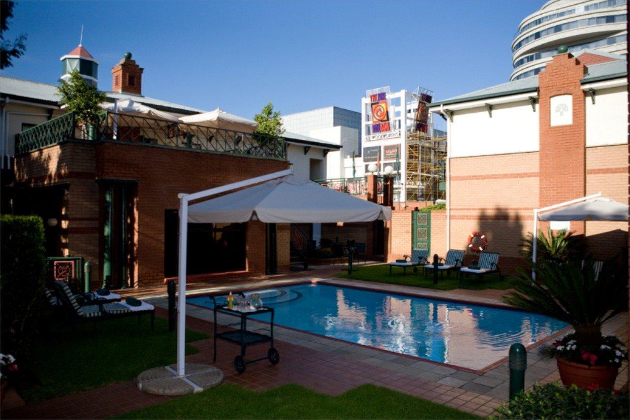 Courtyard Hotel Rosebank Johannesburg Exterior foto