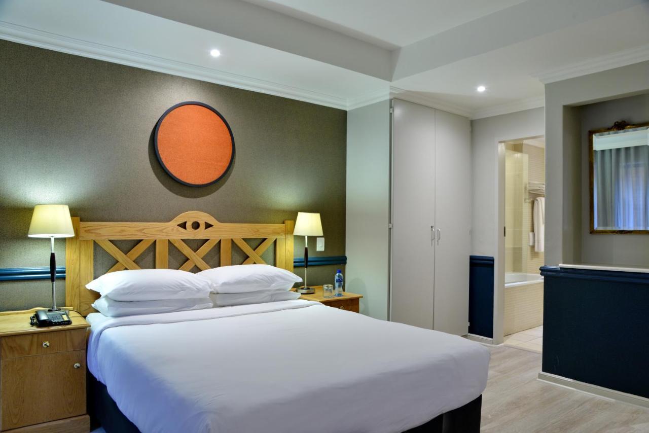 Courtyard Hotel Rosebank Johannesburg Exterior foto