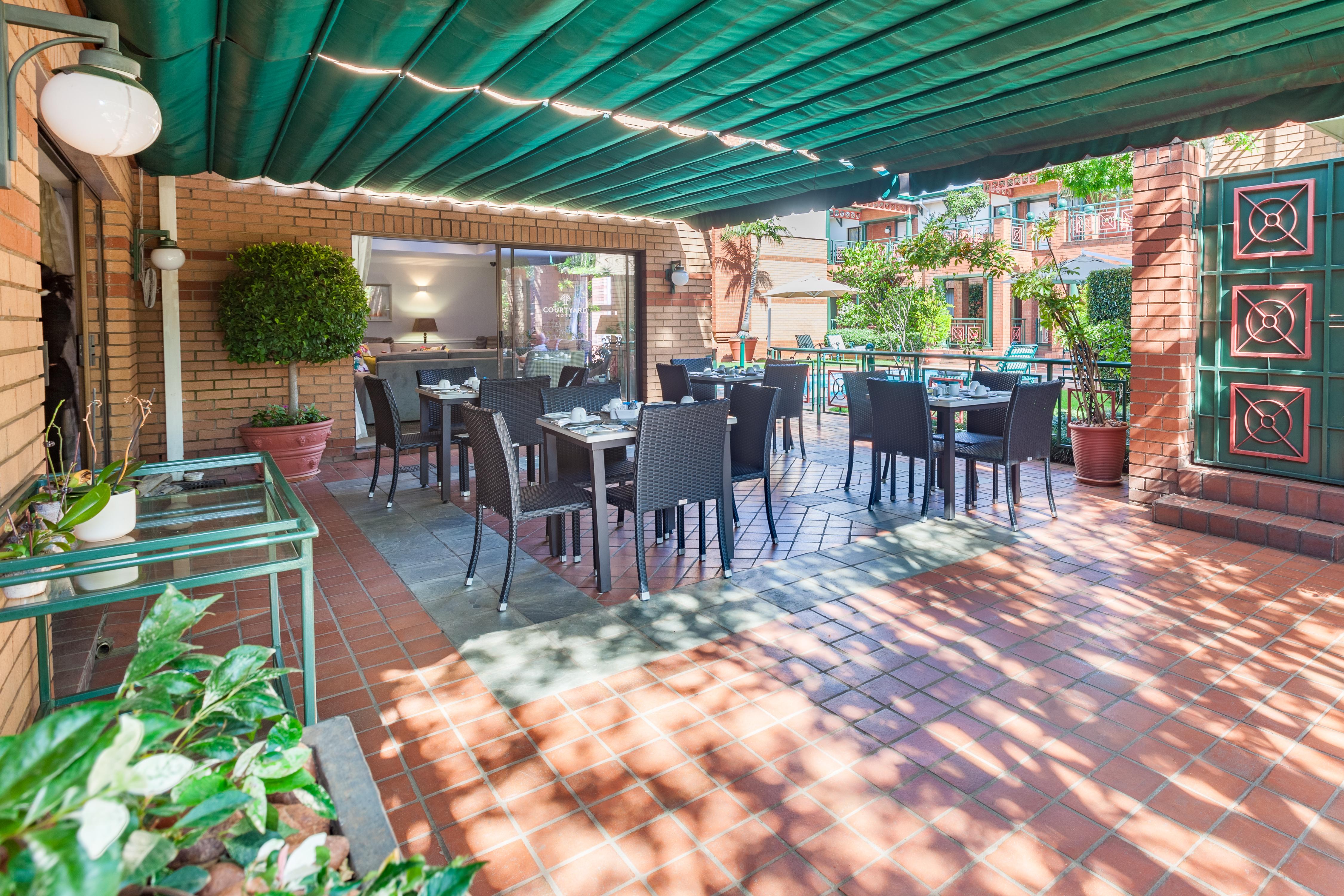 Courtyard Hotel Rosebank Johannesburg Exterior foto