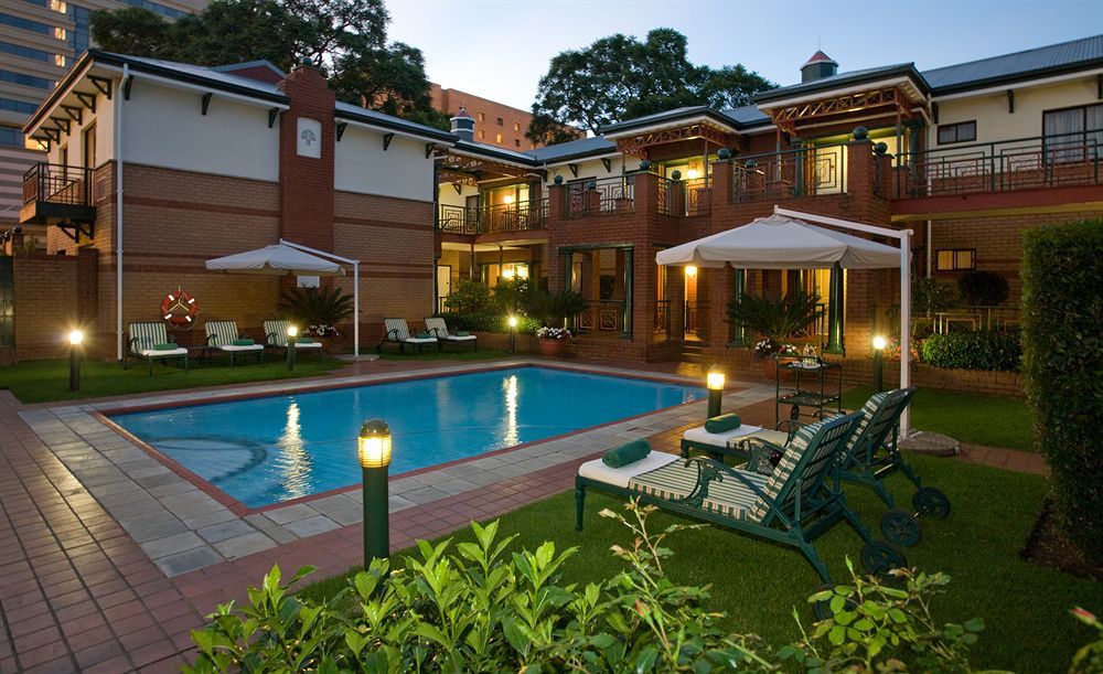 Courtyard Hotel Rosebank Johannesburg Exterior foto