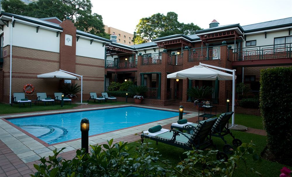 Courtyard Hotel Rosebank Johannesburg Exterior foto